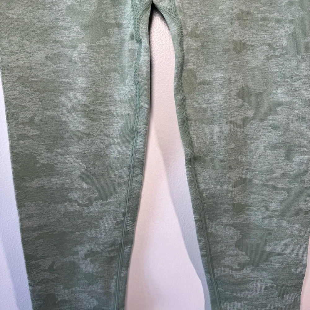 Gymshark Adapt Camo Seamless Leggings - Picture 9 of 15